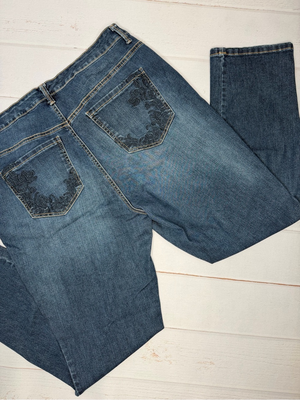Gloria Vanderbilt Amanda Embellished Pocket Jeans Women's Size 16W - Picture 3 of 6